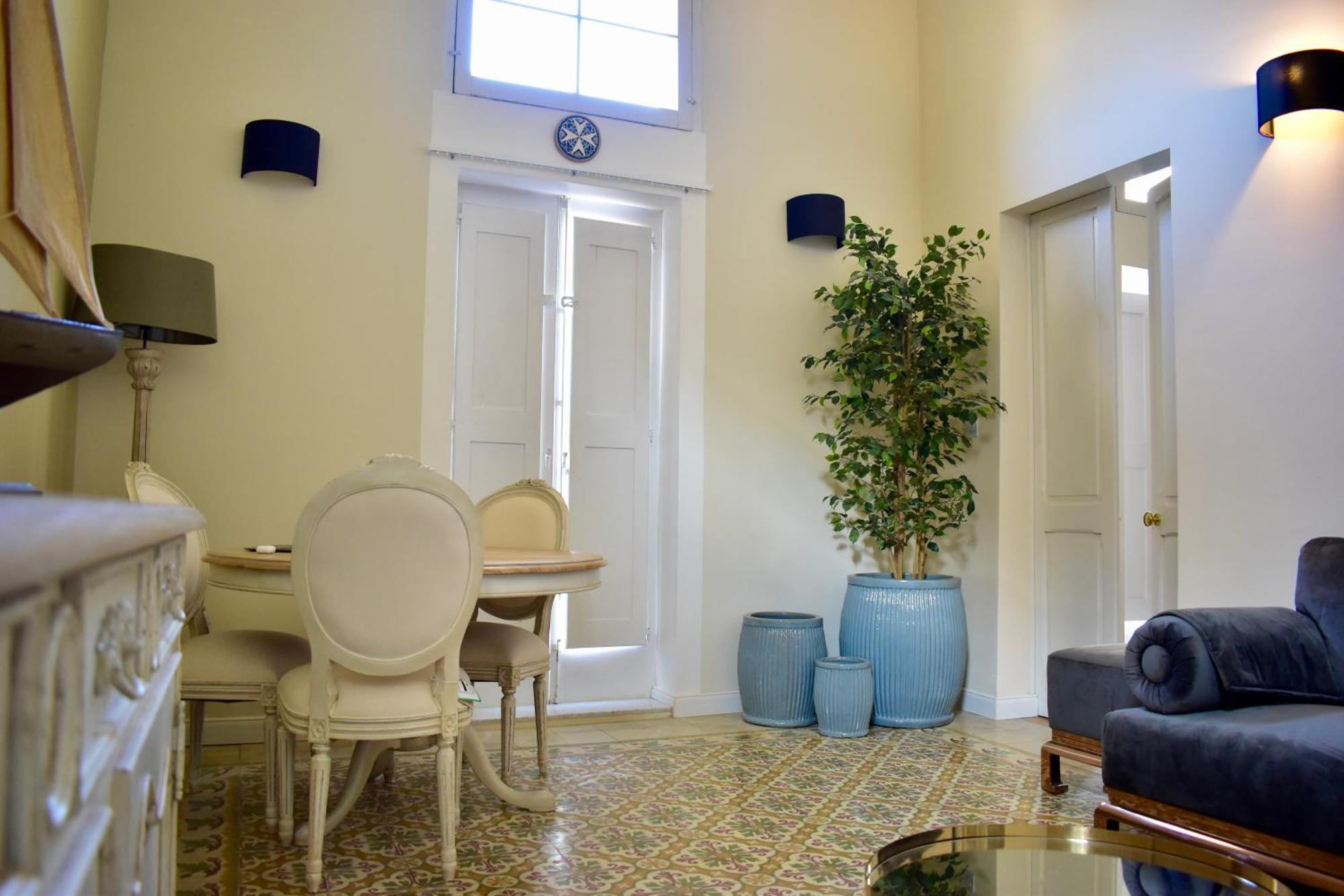 Grand Arcanum Apartment 2 - Comfortable And Elegant Сенглея Экстерьер фото