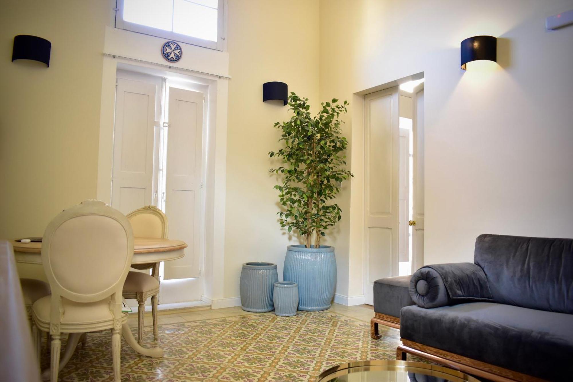 Grand Arcanum Apartment 2 - Comfortable And Elegant Сенглея Экстерьер фото
