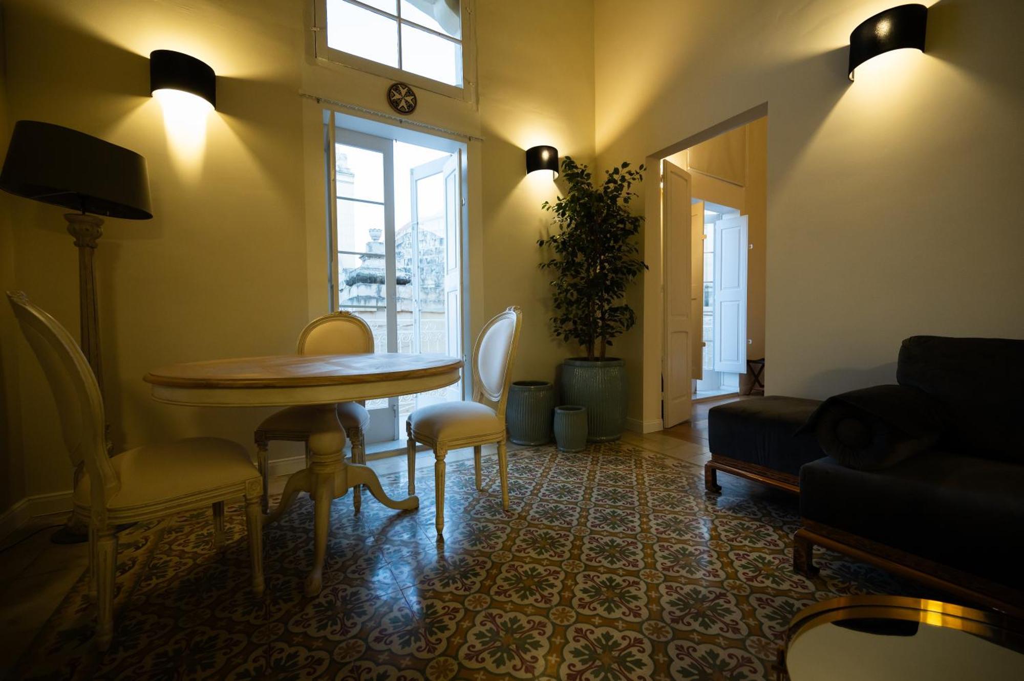 Grand Arcanum Apartment 2 - Comfortable And Elegant Сенглея Экстерьер фото
