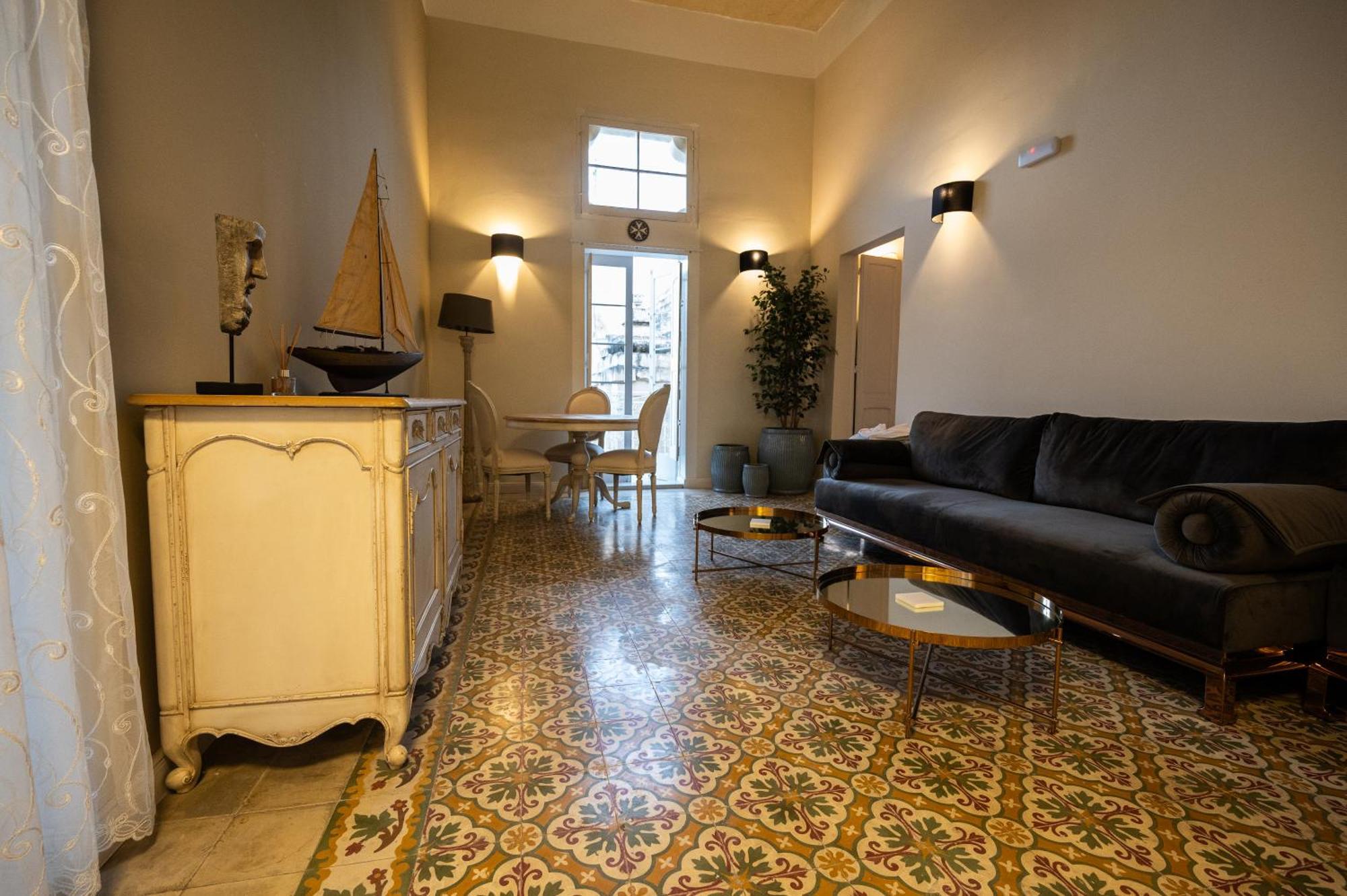 Grand Arcanum Apartment 2 - Comfortable And Elegant Сенглея Экстерьер фото